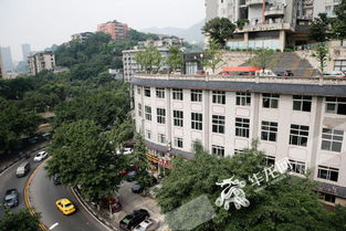 屋顶上是马路,重庆一建筑爆红网络,看记者实地打探